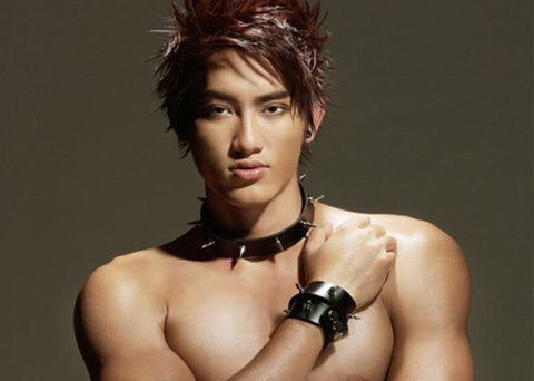 Showbiz lại chao đảo chuyện mua-bán dâm