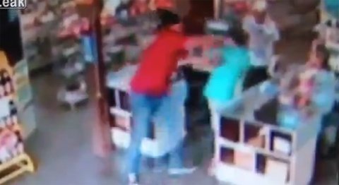 Bị trúng đạn vì cố cản tên cướp