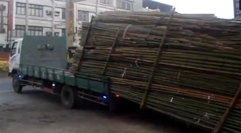 Kỹ thuật bốc dỡ hàng 'cực độc'