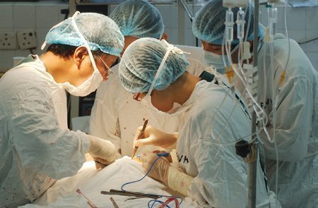 Ghen tuông kinh hoàng, trút giận vào bộ phận nhạy cảm