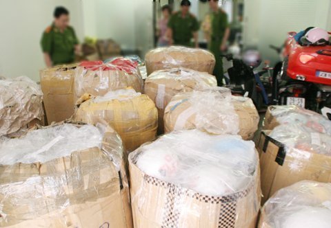 Hà Nội: Cửa hàng bán 1.200 mũ bảo hiểm rởm