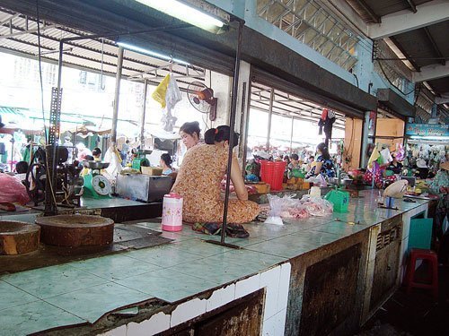 Hàng rong tràn lan, tiểu thương bỏ chợ