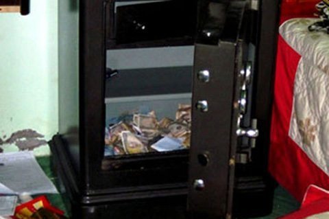 Khống chế chủ nhà, cướp 186 lượng vàng