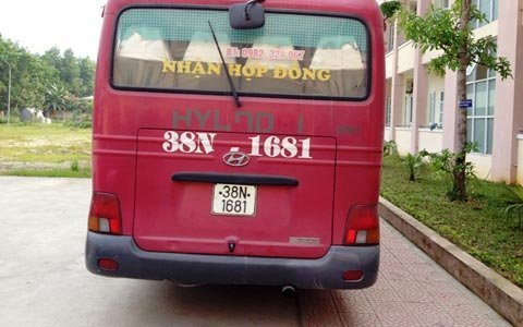 Lái xe khách đâm chết người rồi bỏ trốn