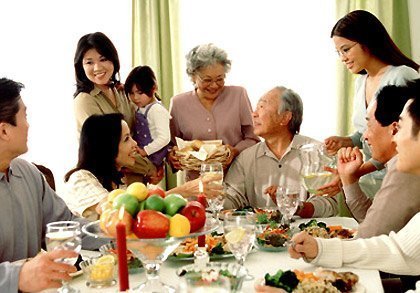 Mẹ chồng dọa đuổi vì tôi chỉ sinh con gái