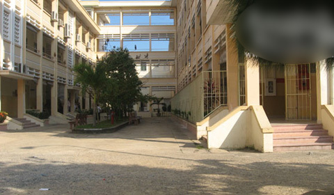 Bé trai 11 tháng tuổi bị taxi tông chết trong bệnh viện