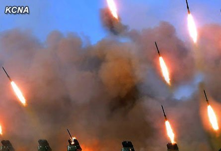 Khói lửa đạn pháo rợp trời Triều Tiên