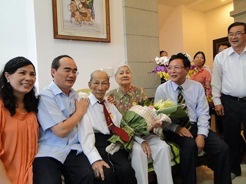 Gần thế kỷ sống trí tuệ và yêu thương