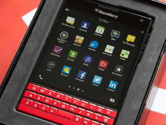 BlackBerry Passport giảm giá 10%, ra thêm màu đỏ