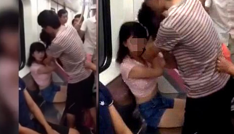 10 clip 'nóng': Thiếu nữ bị xé áo trên tàu điện ngầm