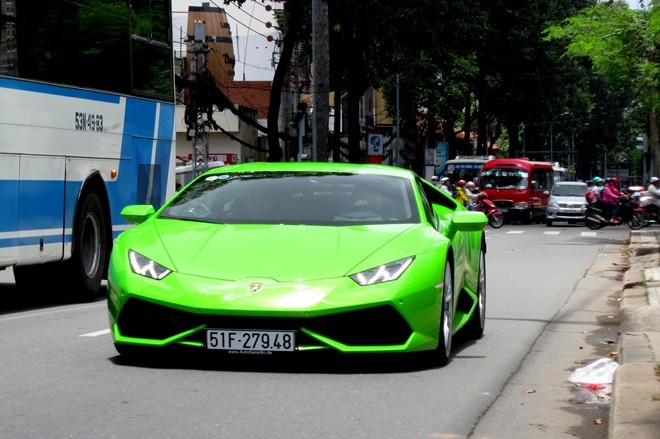 Lamborghini Huracan của thiếu gia Sài Gòn lần đầu xuống phố