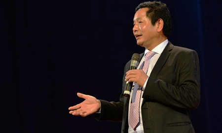 Ông Trương Gia Bình nhắn sinh viên: ‘Đừng chờ ai giúp đỡ’