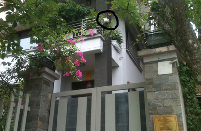 Biệt thự cũng biến thành 'lồng chống trộm'