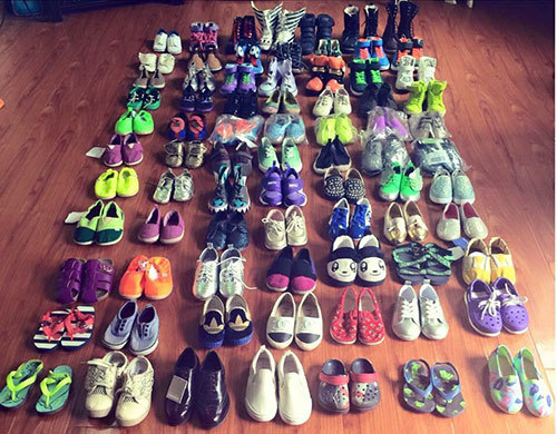 Em bé Hà Nội 3 tuổi sở hữu tủ đồ 100 đôi giày gây “choáng