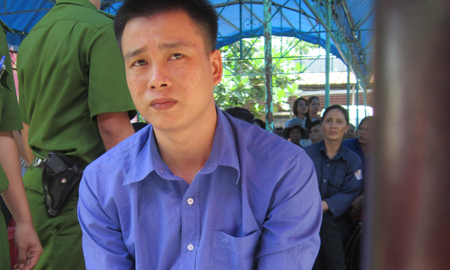 Chồng giết vợ sau ‘tin nhắn lạ’