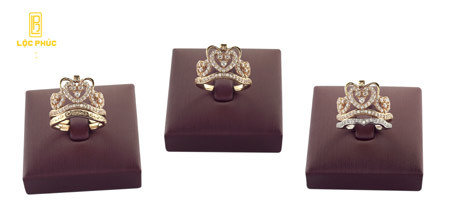 Vẻ huyền bí của nhẫn vương miện gây sốt TP.HCM