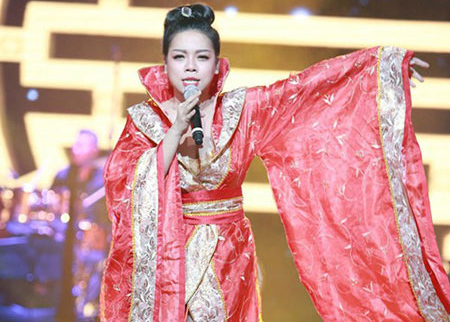 Hà Linh: Tôi kín cả năm, hở 1 lần mà ai cũng để ý!