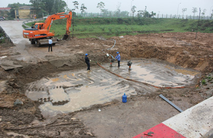 Đường ống nước sông Đà vỡ lần thứ 13