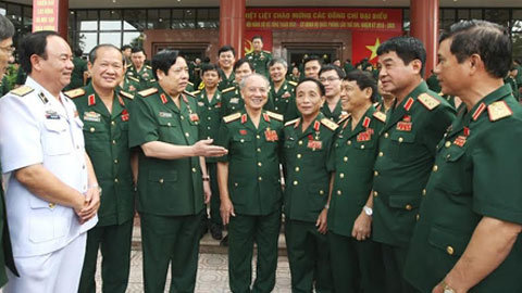BT Phùng Quang Thanh: Xây dựng khu vực phòng thủ vững mạnh
