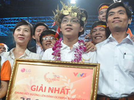 Nam sinh Quảng Trị vô địch Đường lên đỉnh Olympia 2015