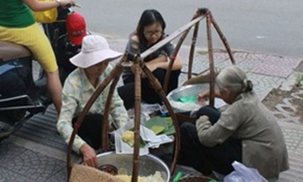 Cụ bà bán xôi vỉa hè kiếm dư tiền mua nhà mặt phố