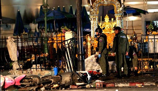 Bangkok rung chuyển vì đánh bom, 120 người thương vong
