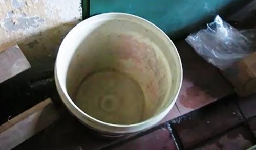 Cảnh hứng nước điều hòa để... sinh hoạt của một số dân Hà Nội