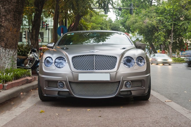 Siêu xe Bentley độ độc nhất Việt Nam xuất hiện tại Hà Nội