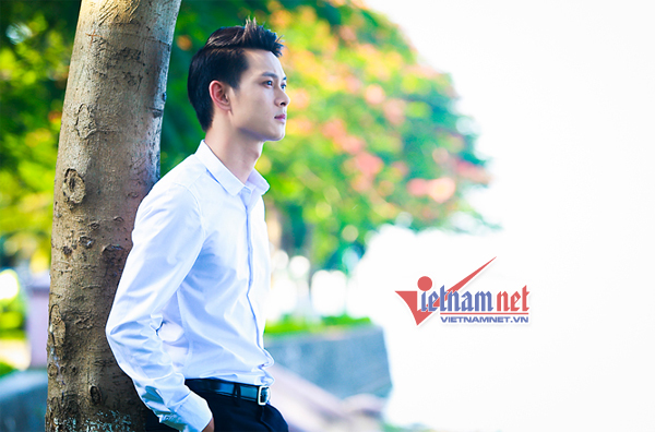 Ca sĩ làm lơ xe, mát xa và nỗi buồn