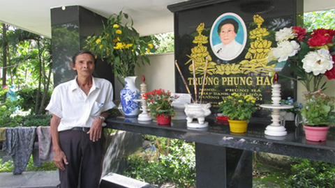 Nghệ sĩ Việt nghèo khó sống giữa nghĩa trang cô quạnh
