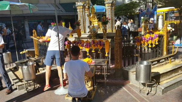 Đền Erawan tái mở cửa, nhiều nước khuyến cáo tới Thái Lan