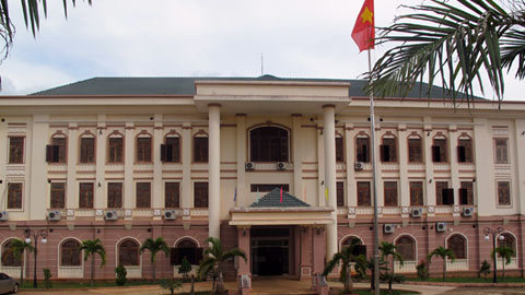 Bị tạm đình chỉ công tác vì 'vận động bầu cử trái quy định'