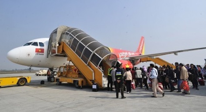 Hành khách tự rạch tay, ăn vạ ở sân bay