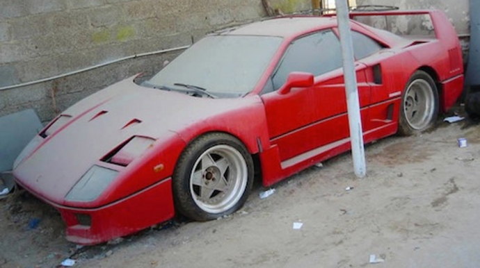 Chủ trốn nợ, vào tù, 3.000 siêu xe phủ bụi