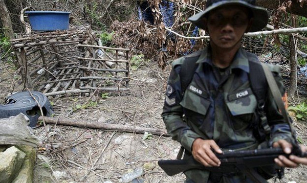 Malaysia phát hiện thêm nhiều mộ tập thể 