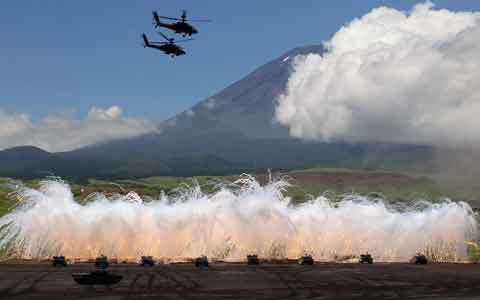 Nhật Bản tập trận bắn đạn thật dưới chân núi Phú Sĩ