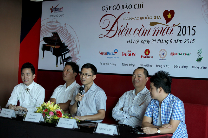 'Quốc ca' là điểm nhấn để bắt đầu 'Điều còn mãi'