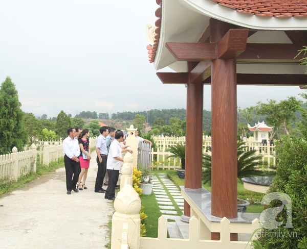 Tháng 'cô hồn': Mua đất nghĩa trang, phần mộ làm… quà tặng