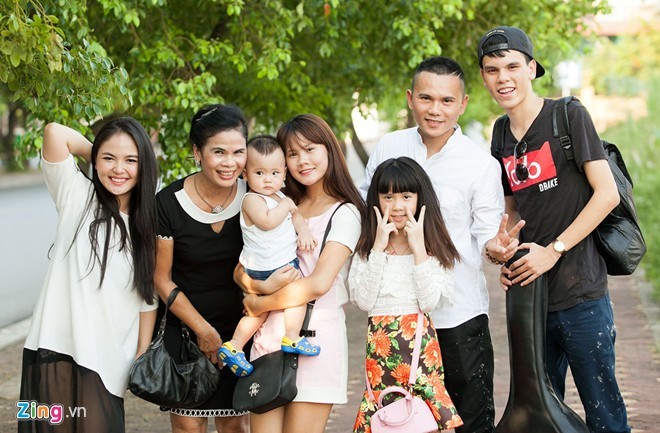 Người đàn ông nhiều vợ, đông con của showbiz Việt