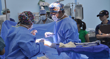 Tàu bệnh viện hải quân Mỹ diễn tập cứu nạn ở Đà Nẵng