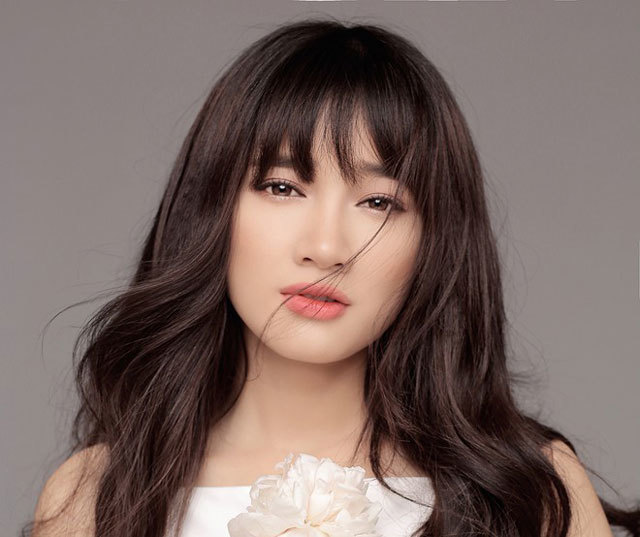 Nhã Phương lớn lên từ gánh hàng rong của mẹ