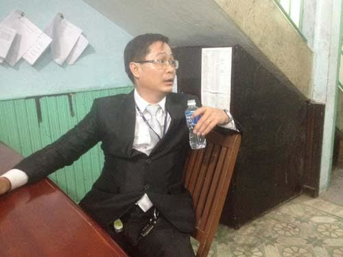 Bắt giữ tài xế ô tô hất CSGT lên nắp ca pô