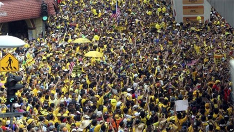 Biểu tình rầm rộ đòi Thủ tướng Malaysia từ chức
