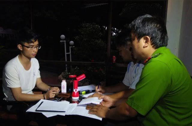 Bắt nam sinh giả danh nhà báo tống tiền CSGT