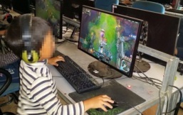 Không tin vào mắt mình: Game thủ nhí 4 tuổi leo rank bạc 2 LMHT