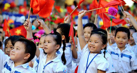 Khai giảng 30 phút, hiệu trưởng cắt diễn văn