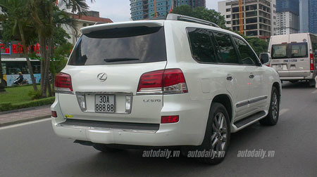 Lexus LX570 chơi biển ngũ quý 8 khủng nhất Hà Nội
