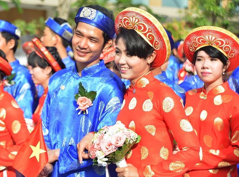 Lung linh lễ cưới của 100 đôi uyên ương ở Sài Gòn