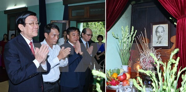 Chủ tịch nước Trương Tấn Sang dâng hương tưởng niệm Bác Hồ