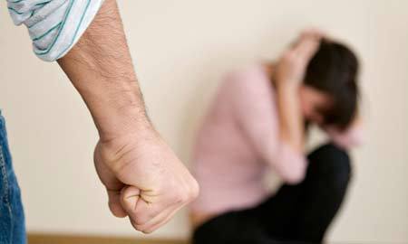 Hơn 50% phụ nữ chấp nhận cho chồng bạo hành
